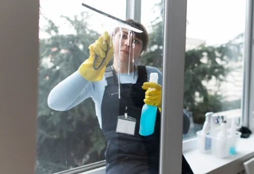 Nettoyage de vitres intérieures et extérieures à Lias